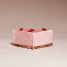 Lade das Bild in den Galerie-Viewer, MARILYN. Lucuma Berberitzen Praliné. In Rohkostqualität.