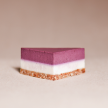 Lade das Bild in den Galerie-Viewer, SOPHIA. Aronia Blaubeere Praliné. In Rohkostqualität.