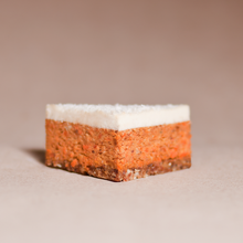 Lade das Bild in den Galerie-Viewer, BRIGITTE. Karotte Walnuss Praliné. In Rohkostqualität.